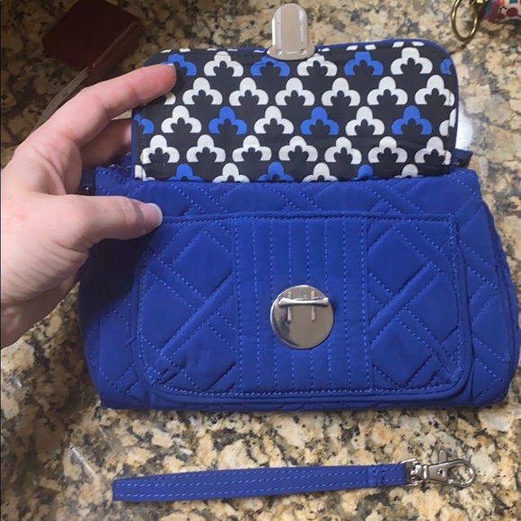 Clutch - Picture 2 of 3